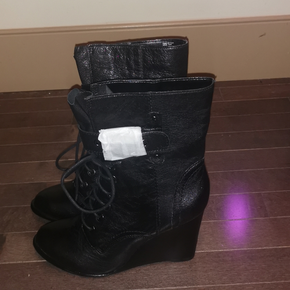 Kenneth Cole Black Lace-up boots size 7.5 (Brand New, never wear)